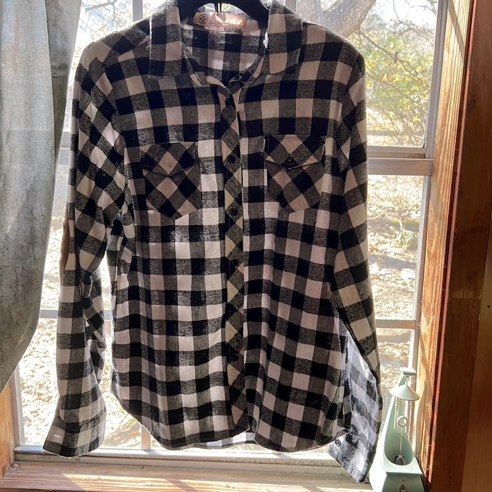 Black/White plaid button up